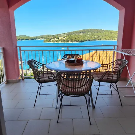 Seasalt Appartement Tisno