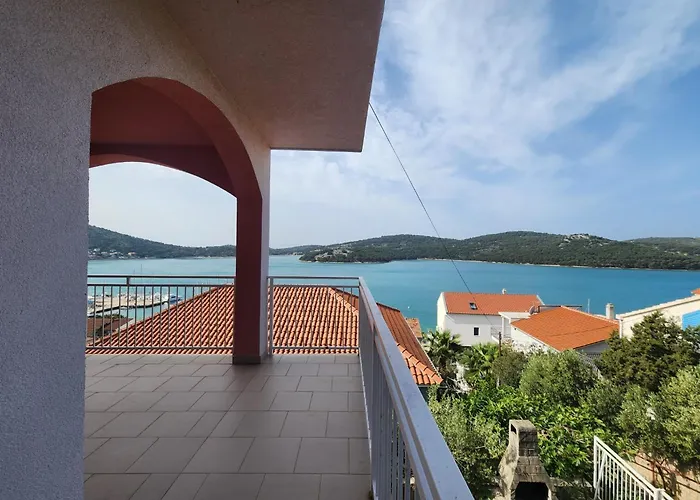 Seasalt Apartman Tisno